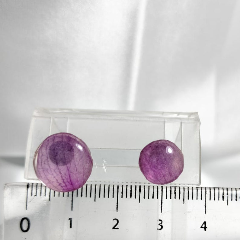 Aretes de pétalos morados