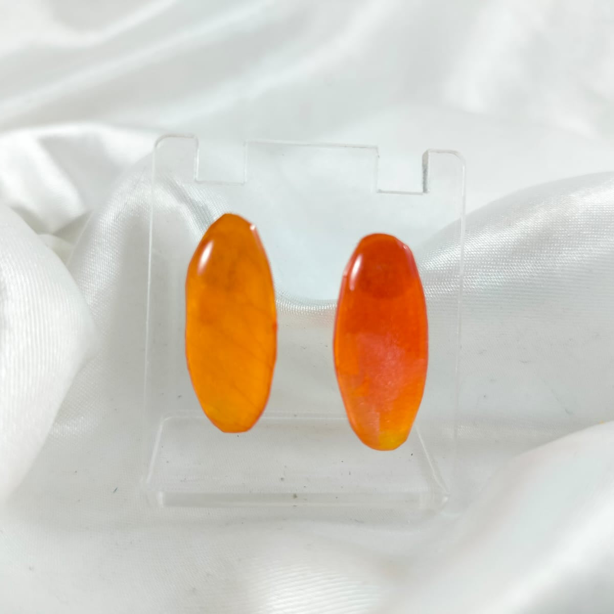 Aretes de pétalos de orquídea naranja