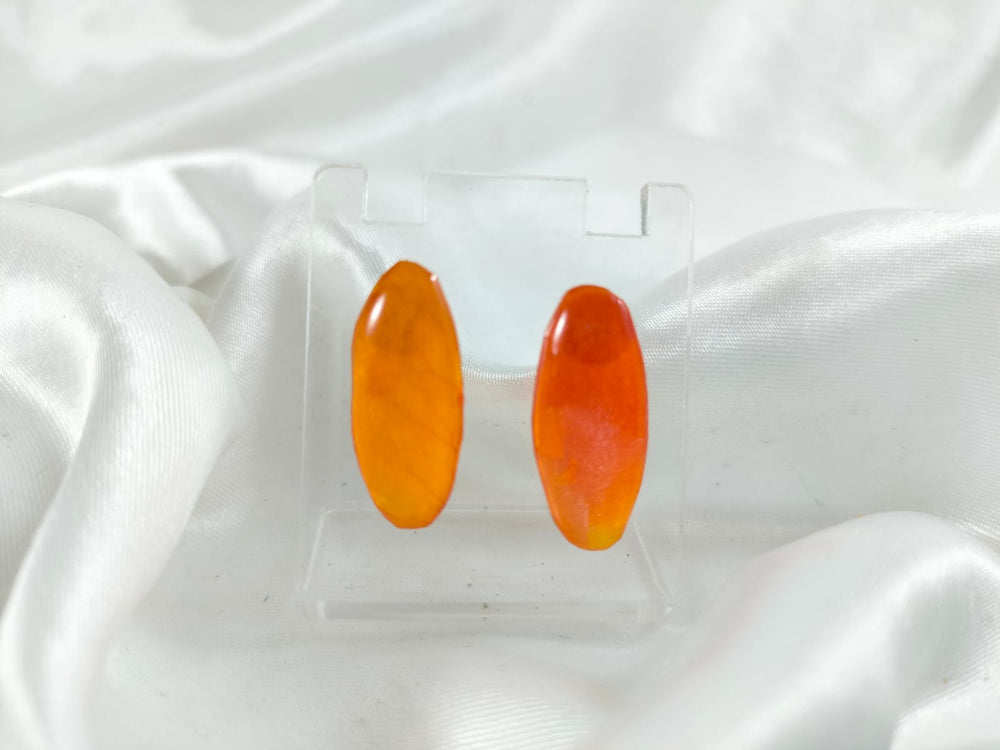 Aretes de pétalos de orquídea naranja