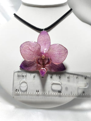 Dije de orquídea phalaenopsis morada