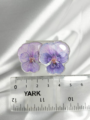 Aretes de pensamientos lilas