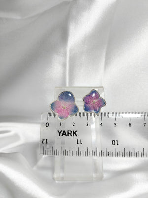 Aretes de hortensias azules con rosa