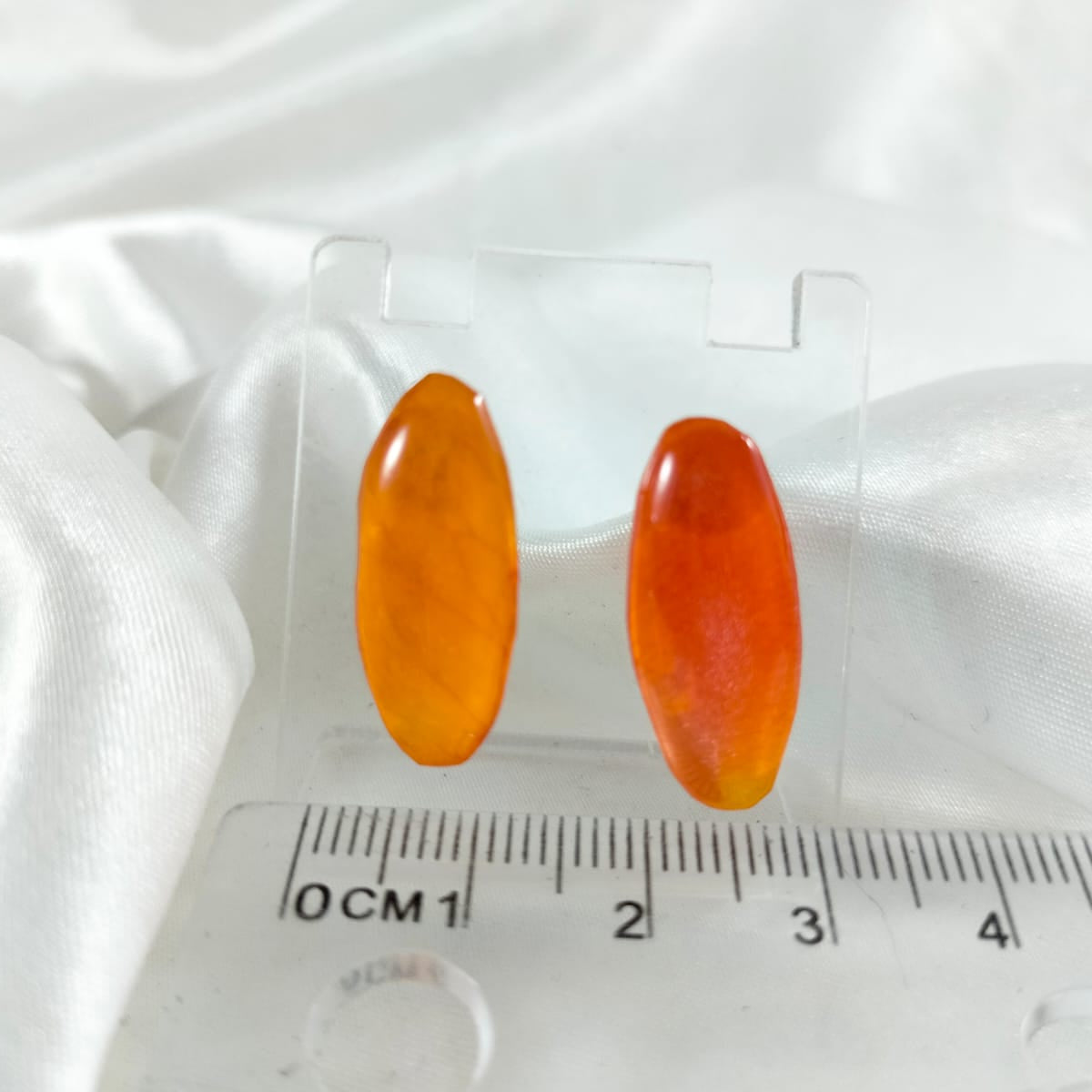 Aretes de pétalos de orquídea naranja