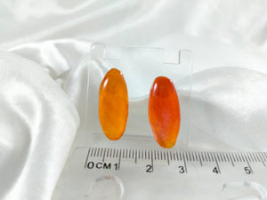 Aretes de pétalos de orquídea naranja