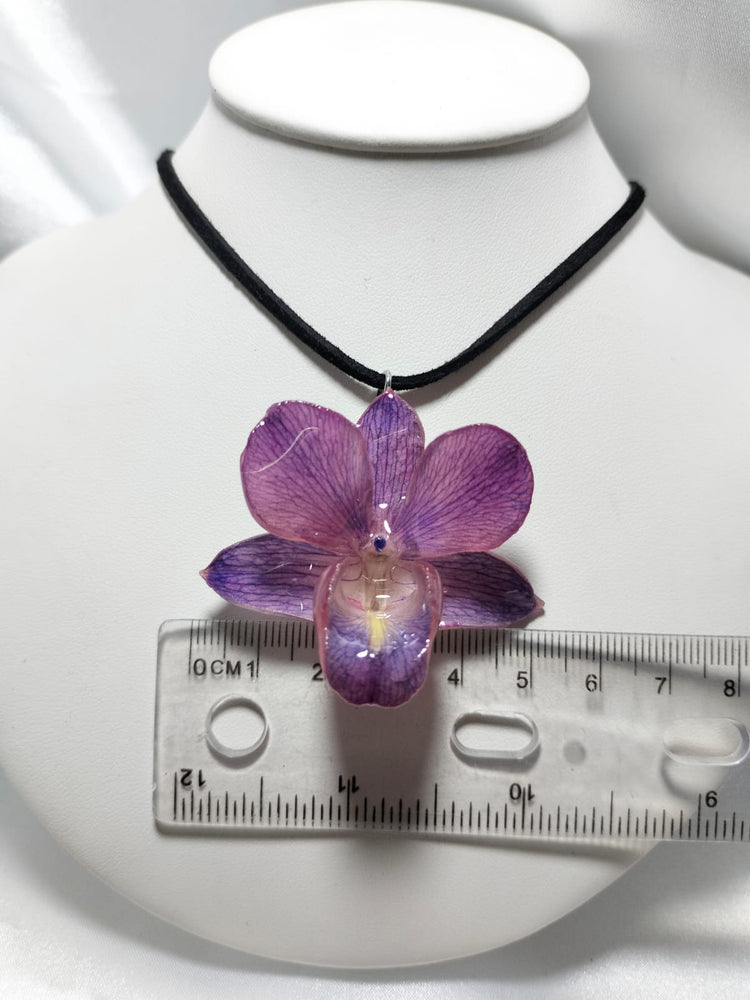 Dije de orquídea dendrobium morada