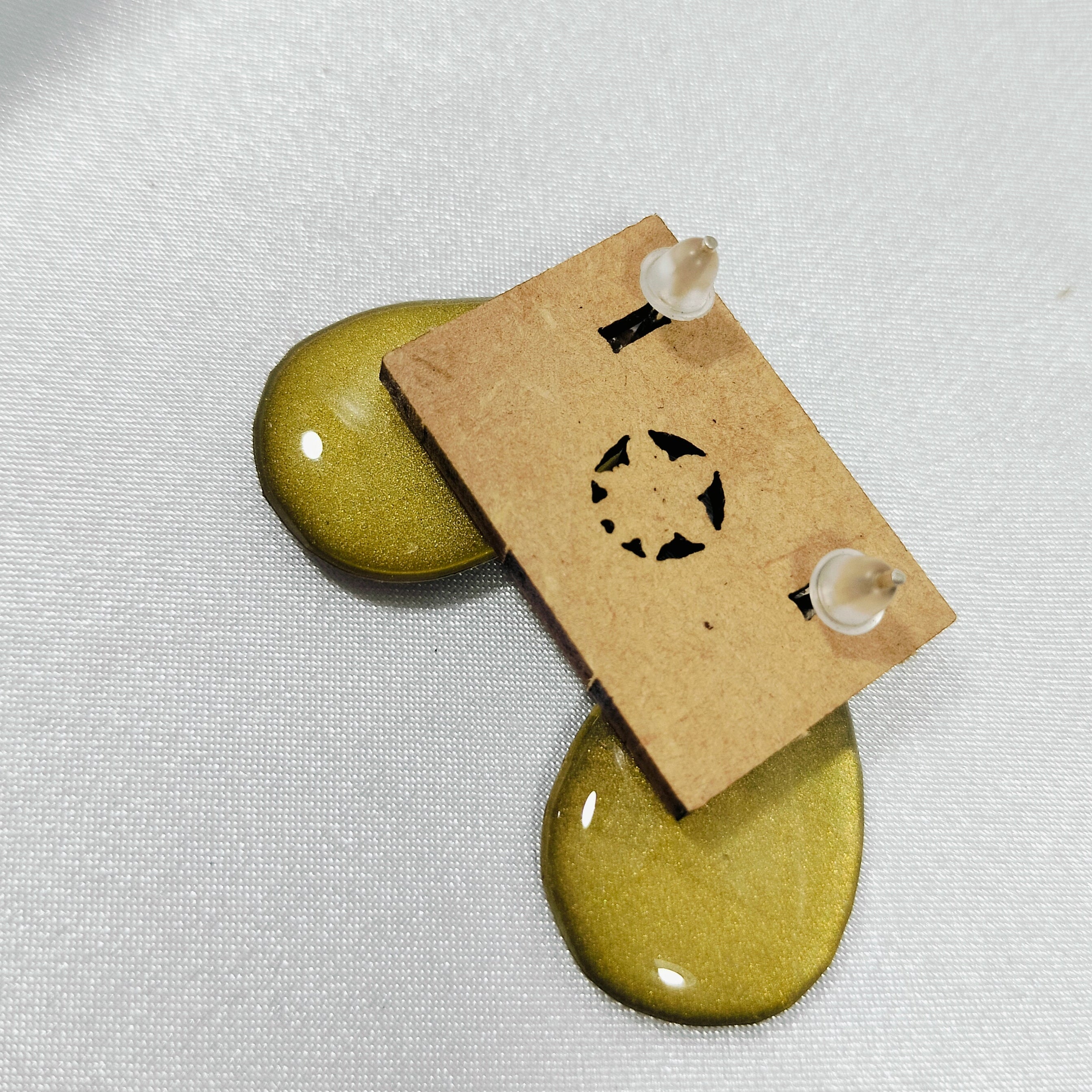 Aretes de orquídea en gota