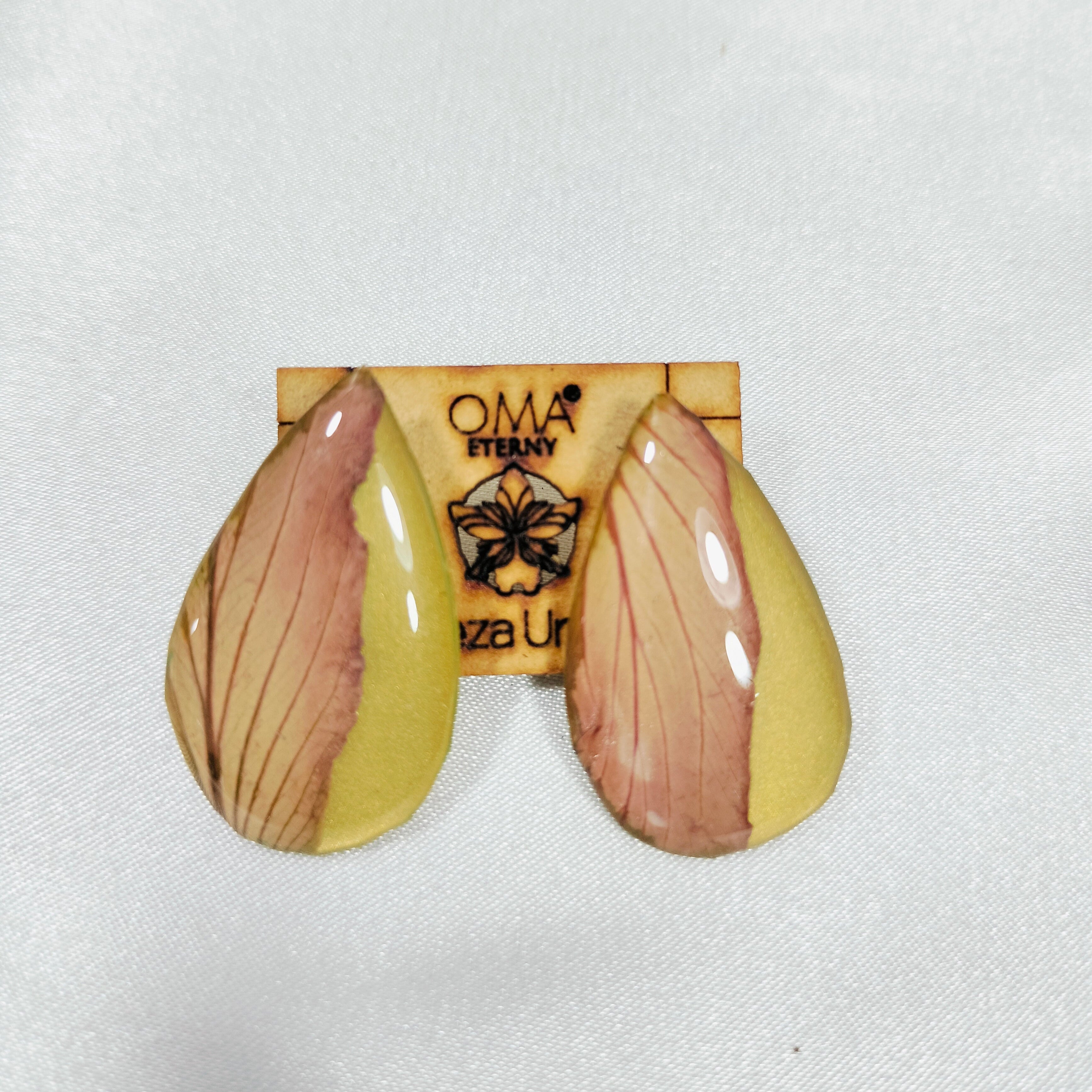 Aretes de orquídea en gota tonalidades oro y cafe