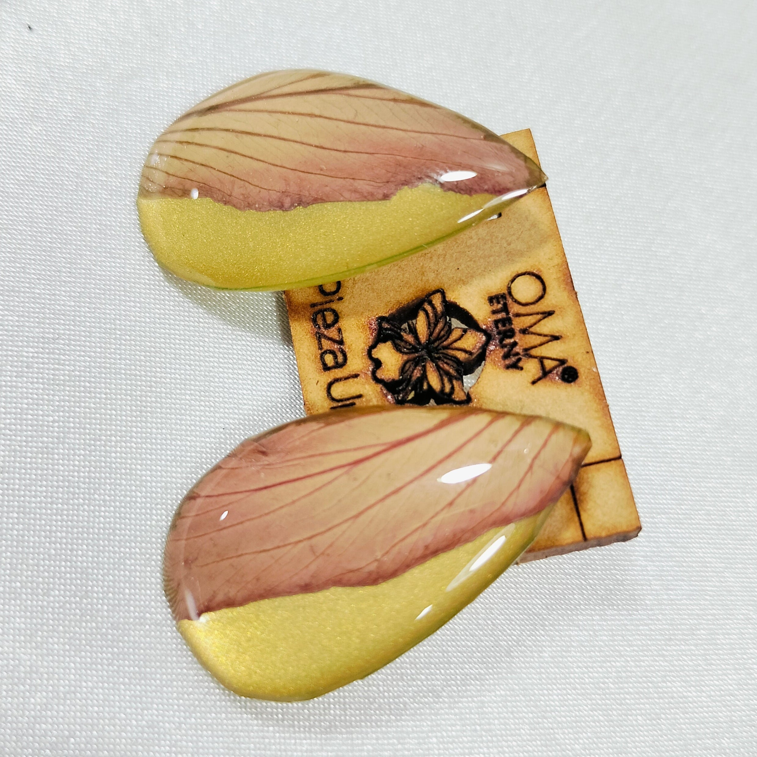 Aretes de orquídea en gota tonalidades oro y cafe