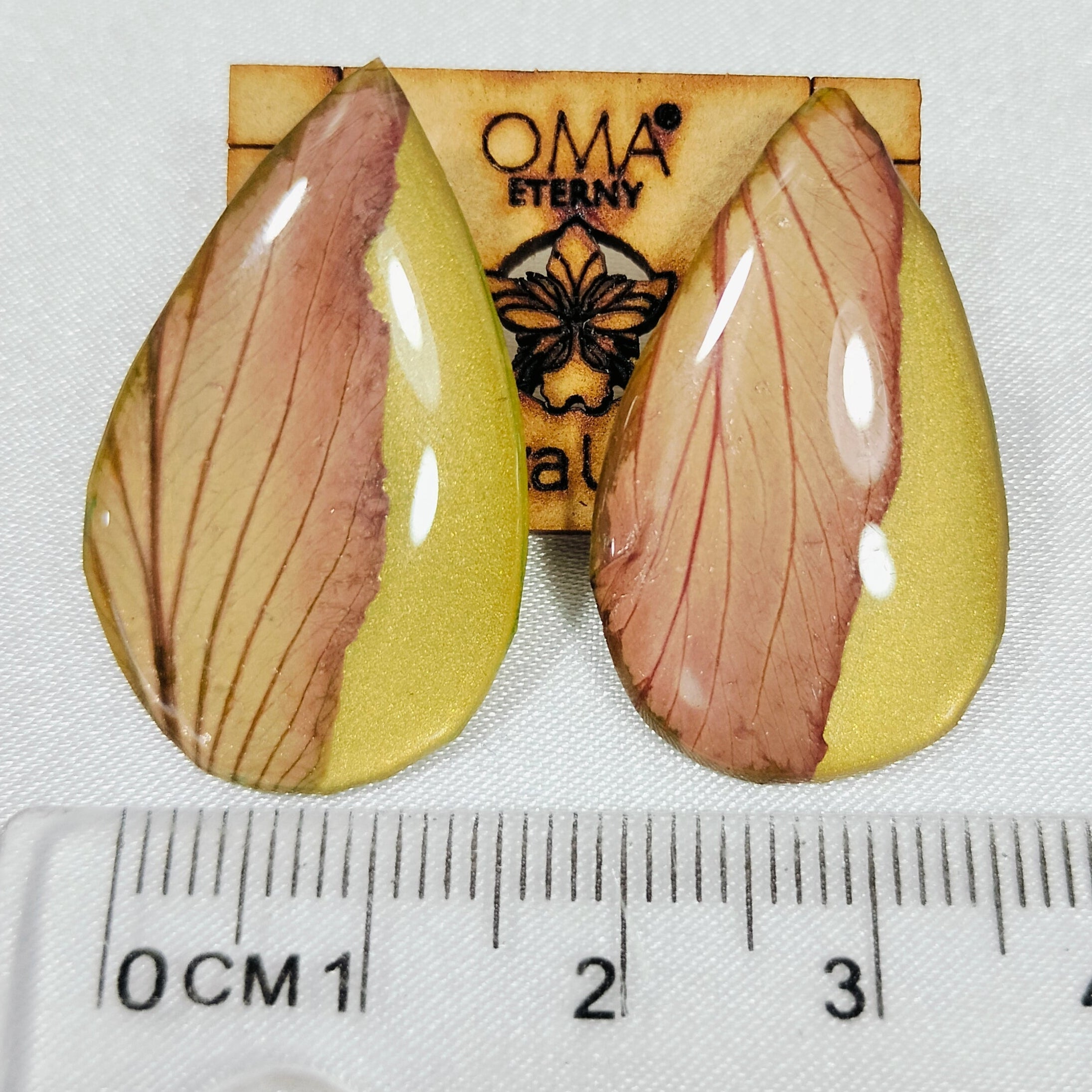 Aretes de orquídea en gota tonalidades oro y cafe