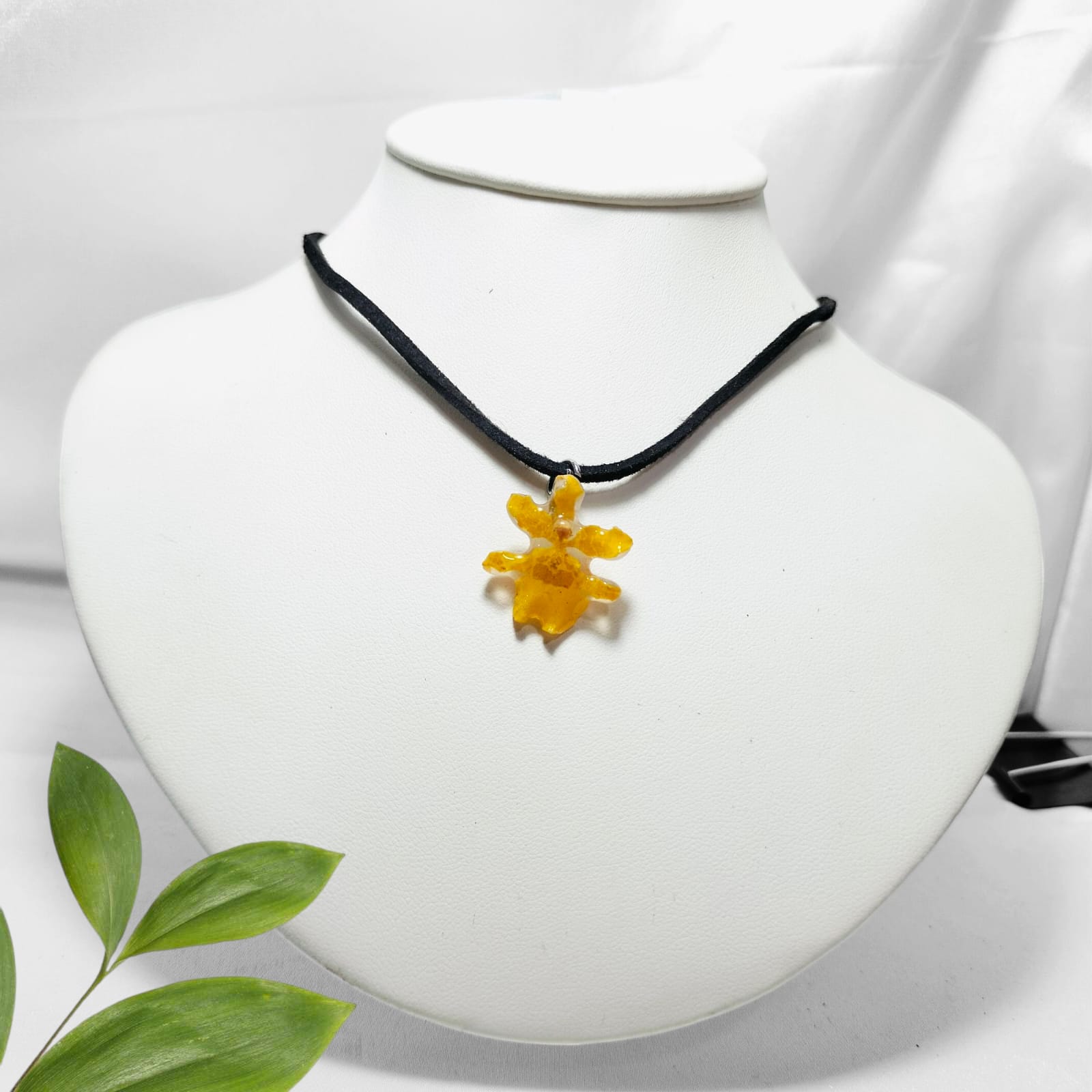 Dije de Orquídea Oncidium Amarilla