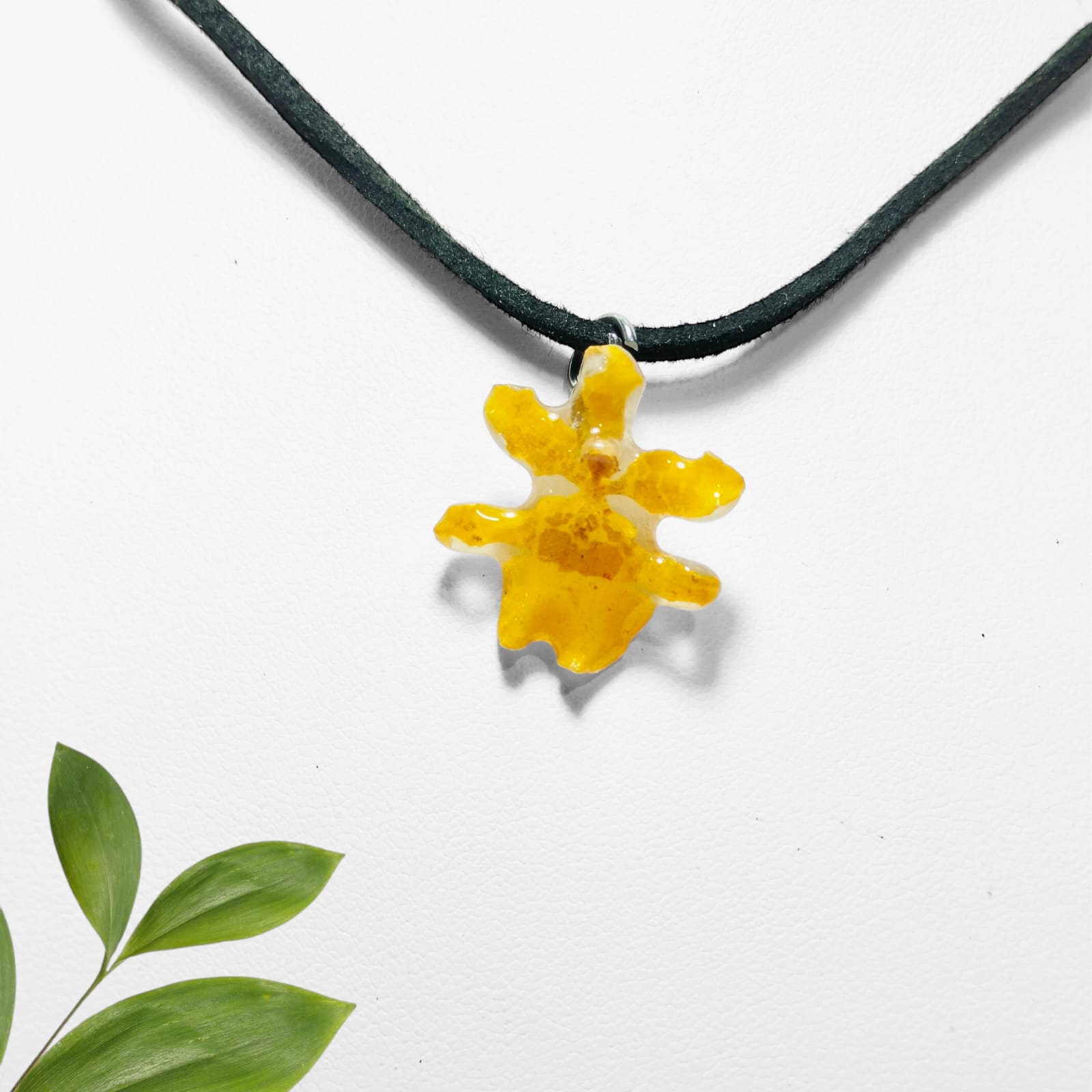 Dije de Orquídea Oncidium Amarilla