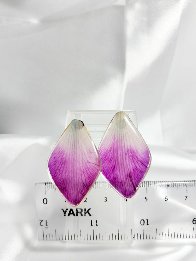 Aretes de pétalos de orquídea rosa