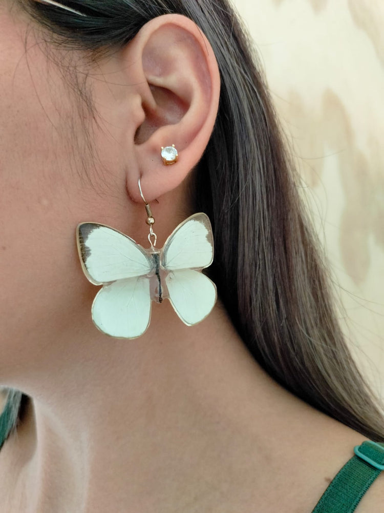 Aretes de mariposa blanca