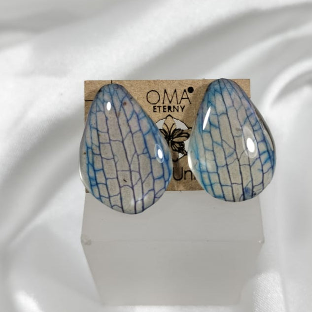 Aretes de pétalos de orquídea azules