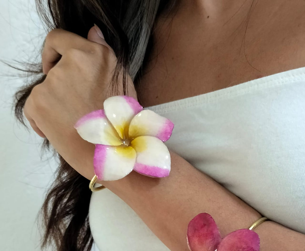 Brazalete de flor de mayo blanca