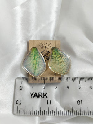 Aretes de pétalos verdes