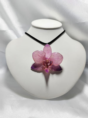 Dije de orquídea phalaenopsis morada