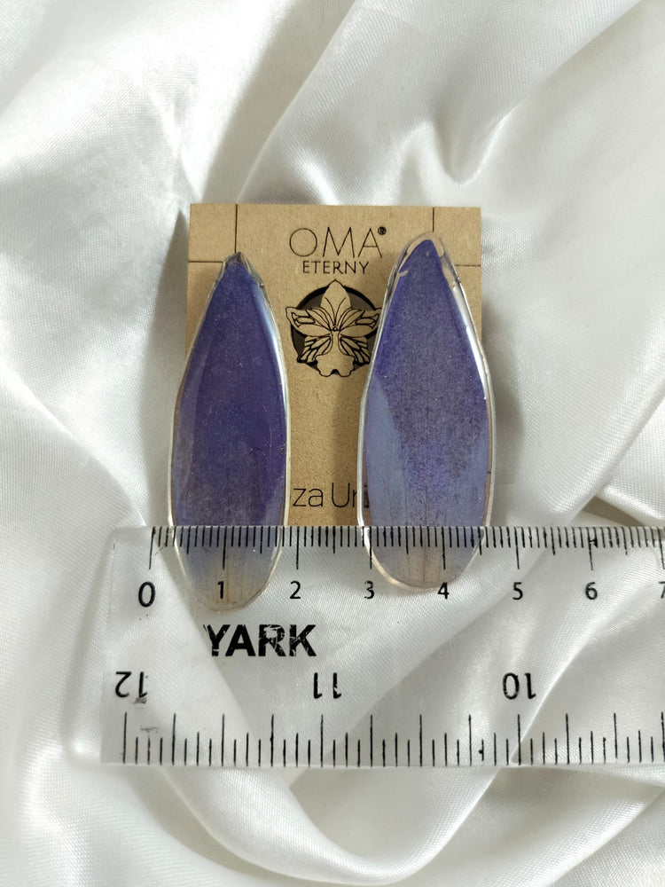 Aretes de pétalos largos morados