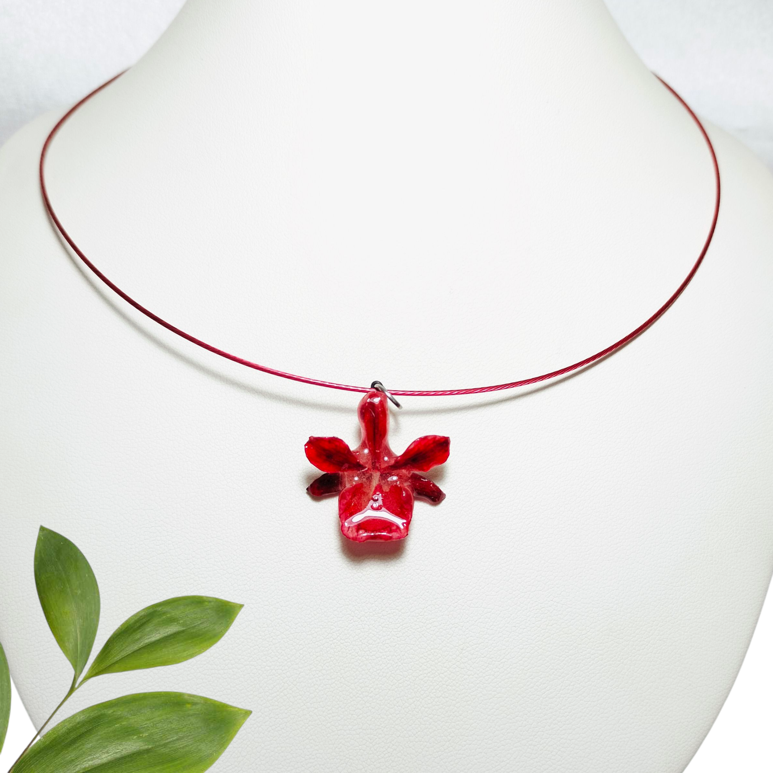 Dije de orquídea Roja