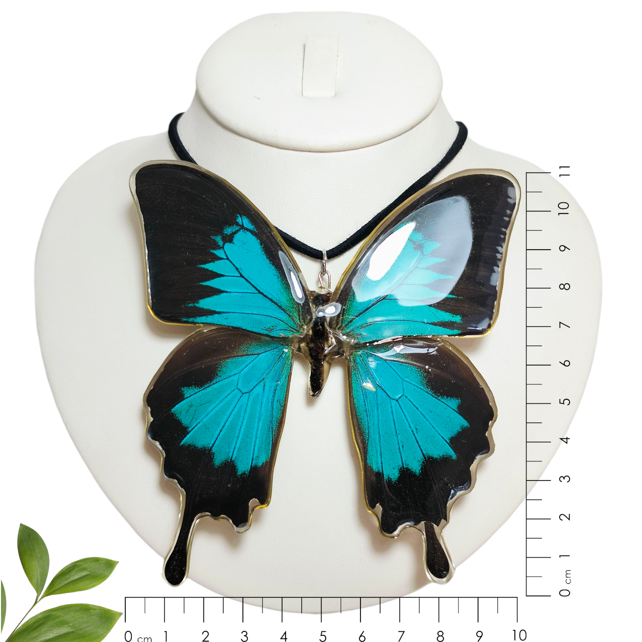 Dije de Mariposa Azul con Negro