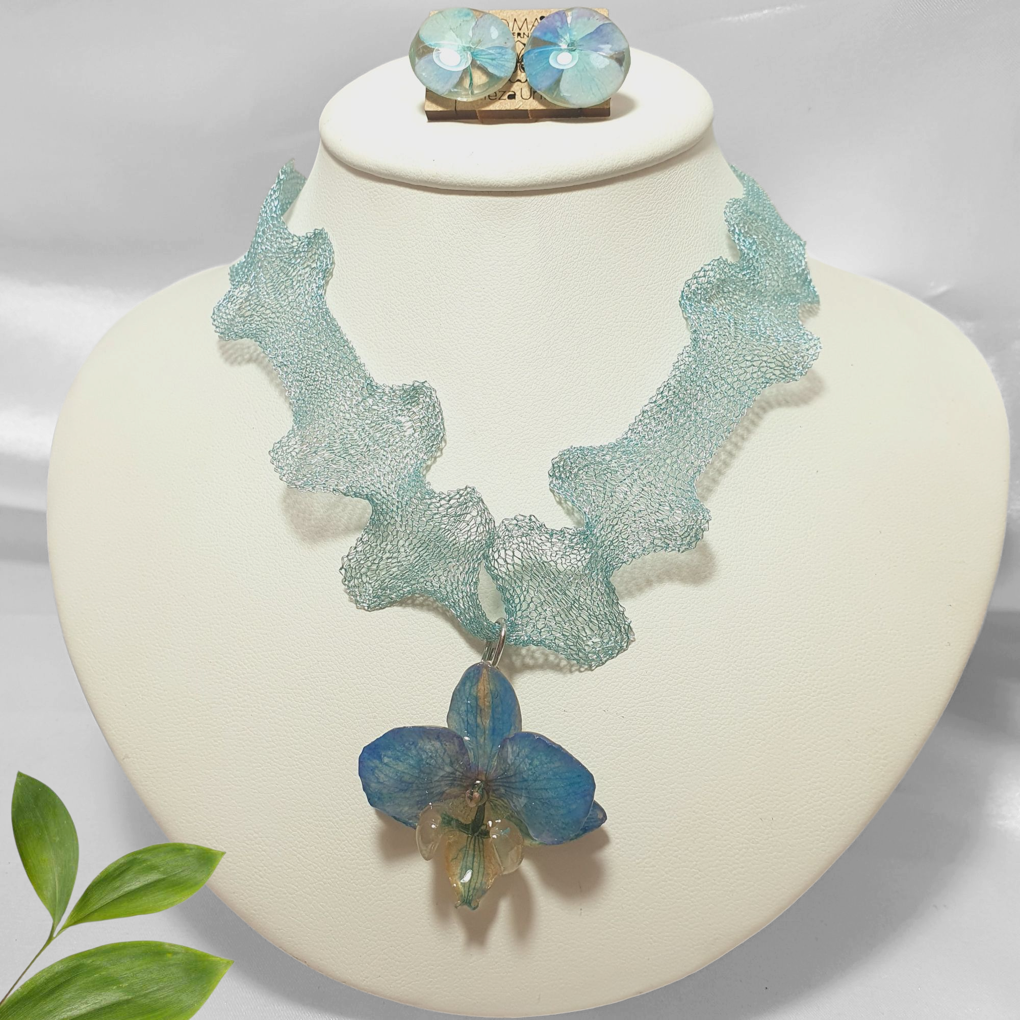 Juego de Phalaenopsis Azul Mediana con Cadena de Malla de Titanio