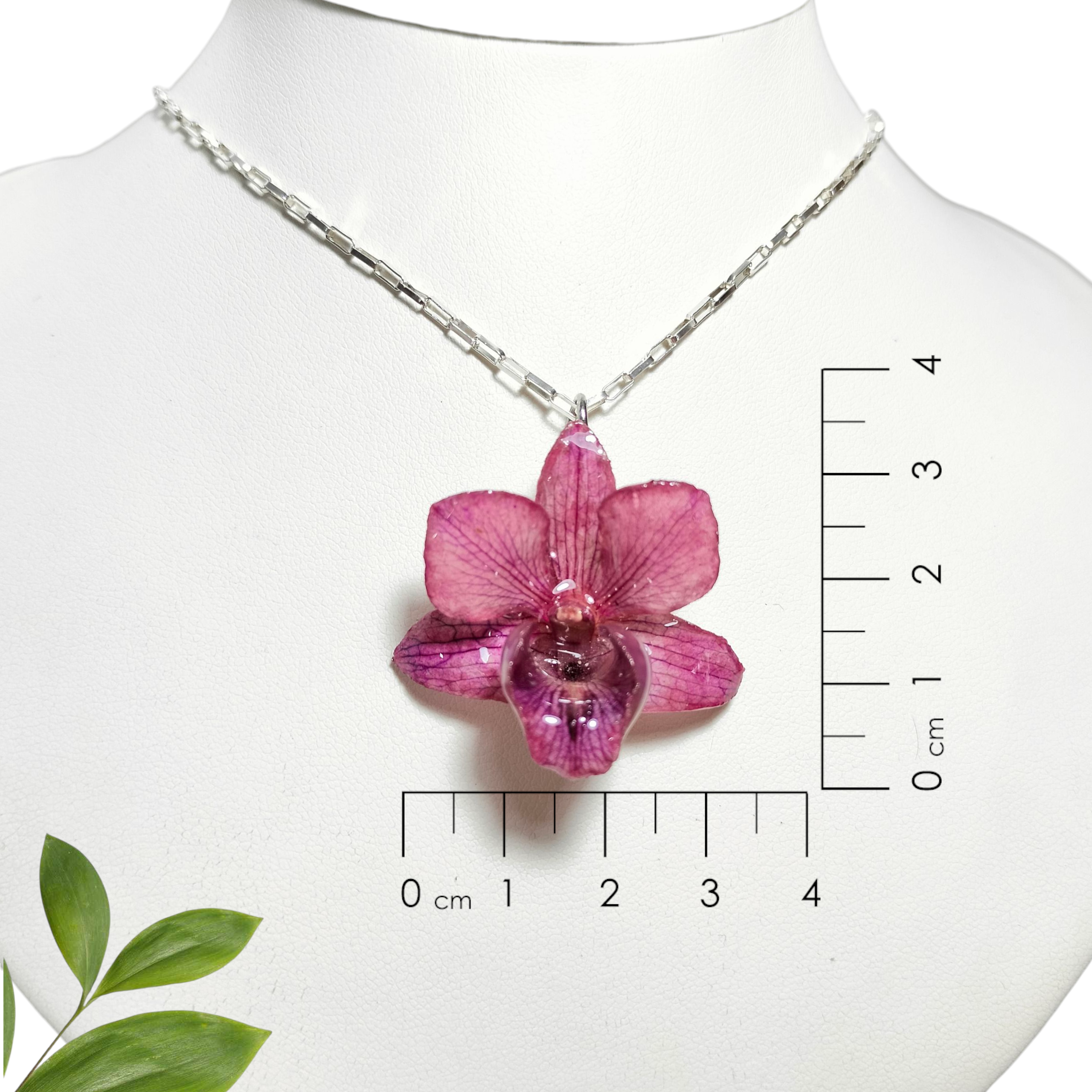 Orquídea Morada con Cadena de Plata