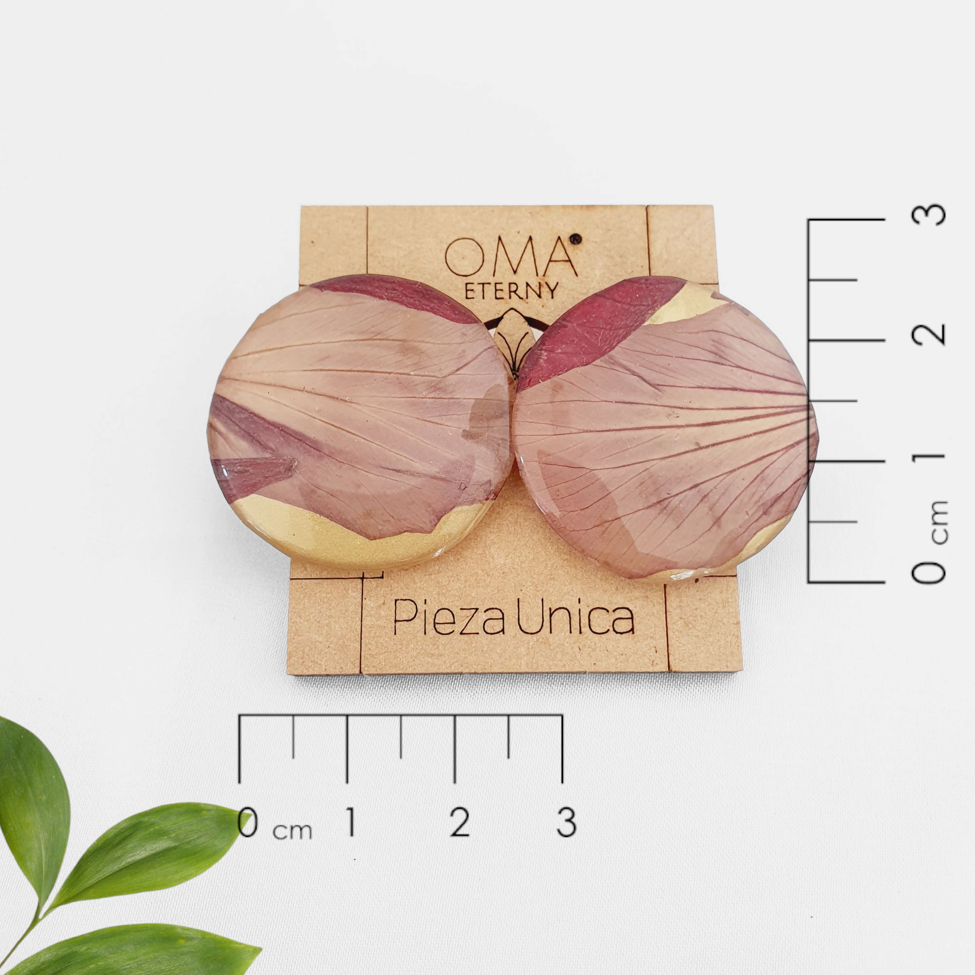 Aretes de petalos de orquidea morado
