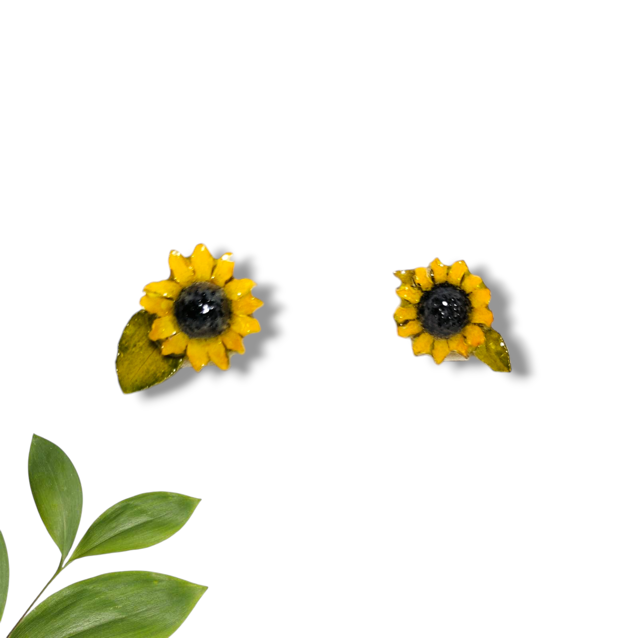 Aretes de Mini Girasol con Hojita