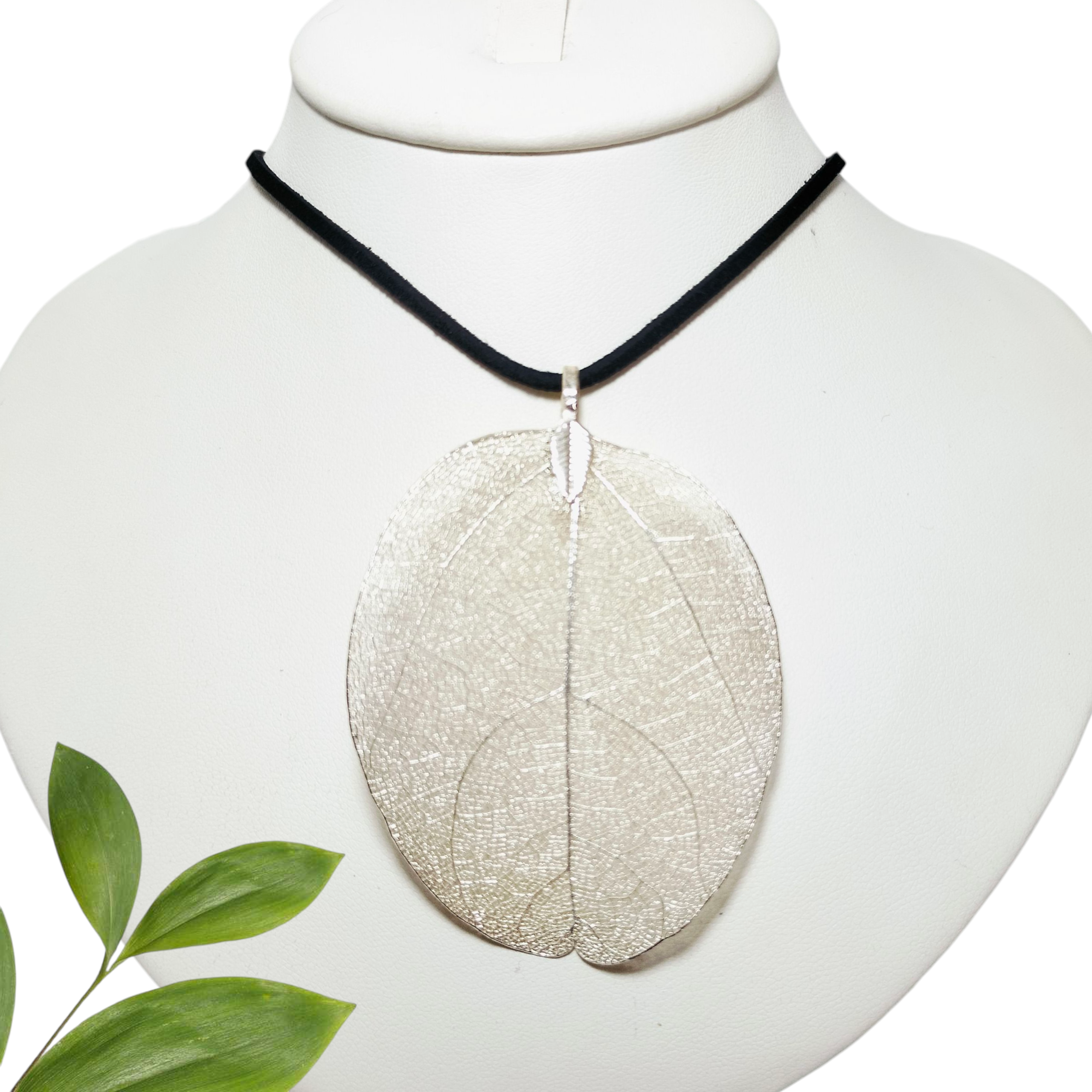 Dije de Esqueleto de Hoja Blanco