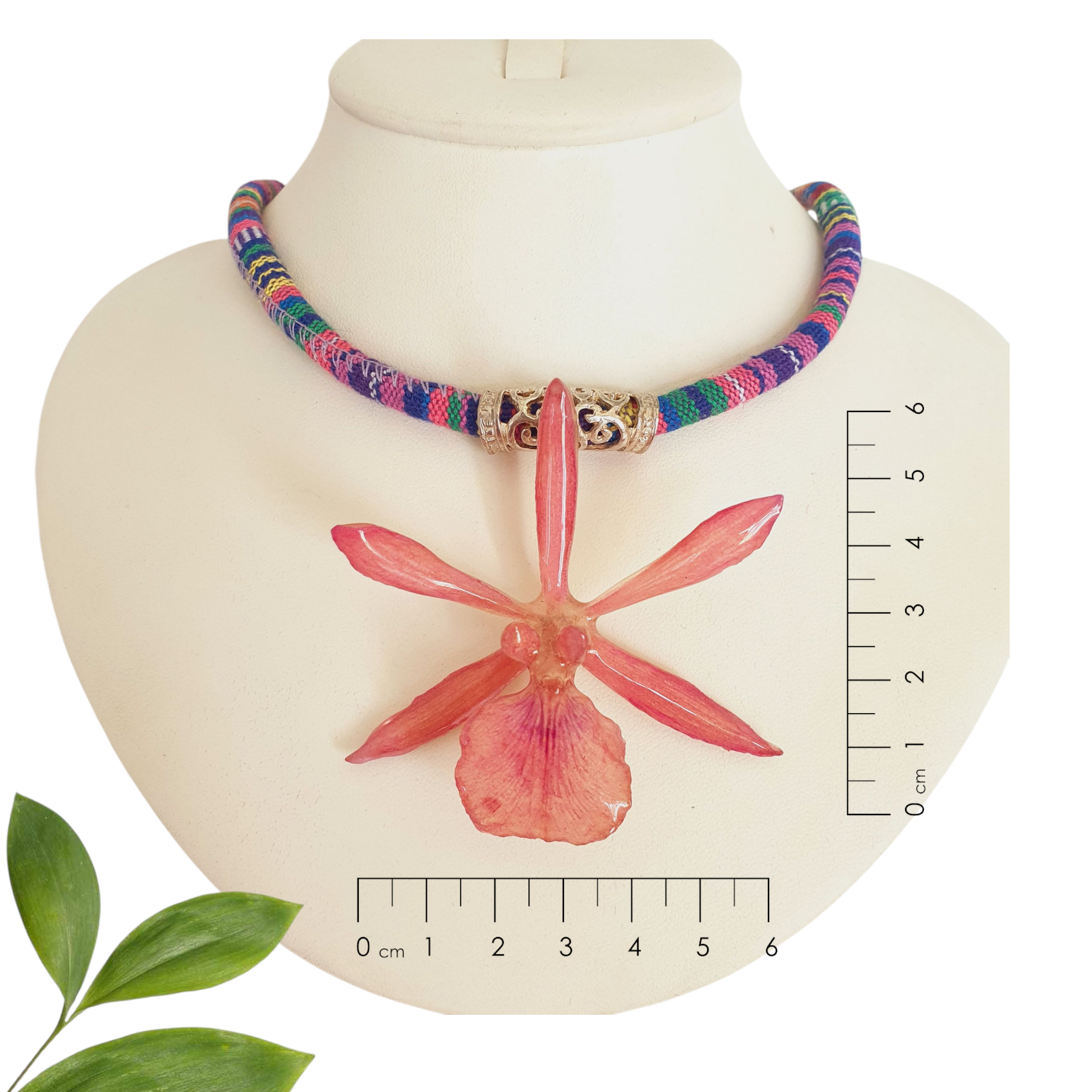 Collar etnico de orquídea rosa
