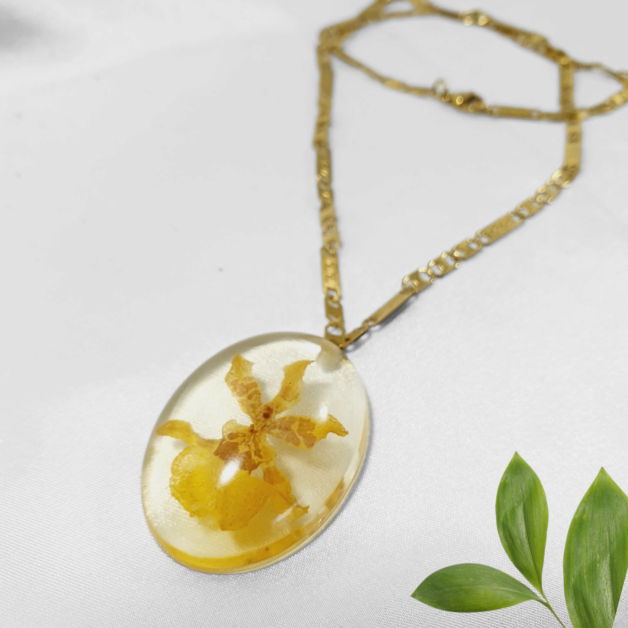 dije de orquidea en burbuja