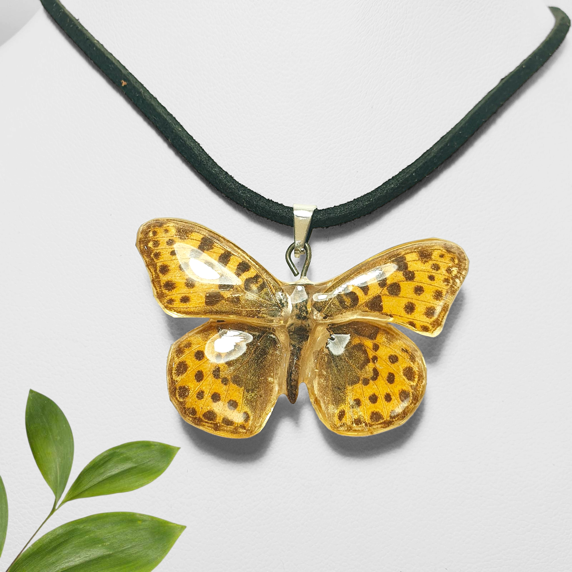 Juego de mariposa amarillo y café