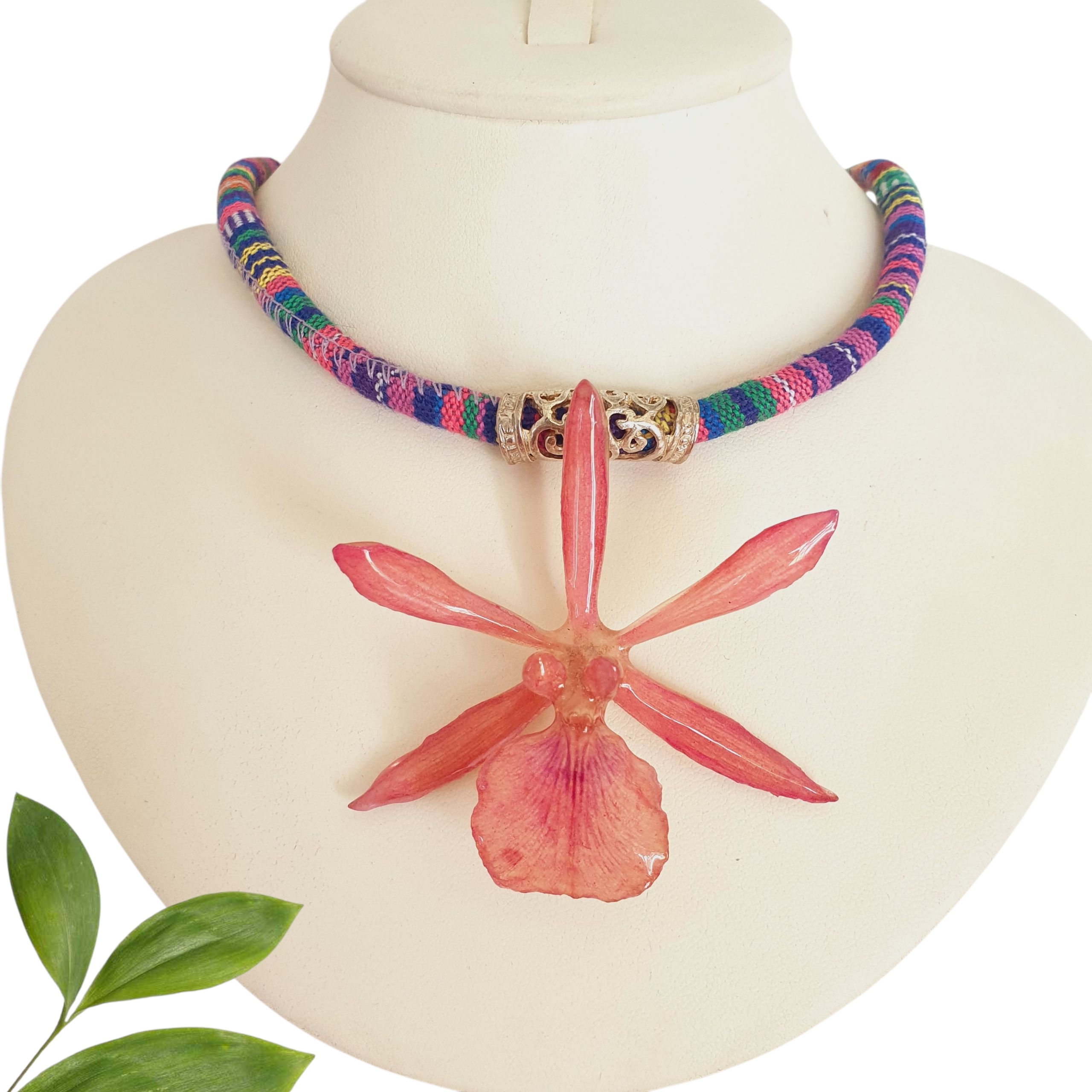 Collar etnico de orquídea rosa