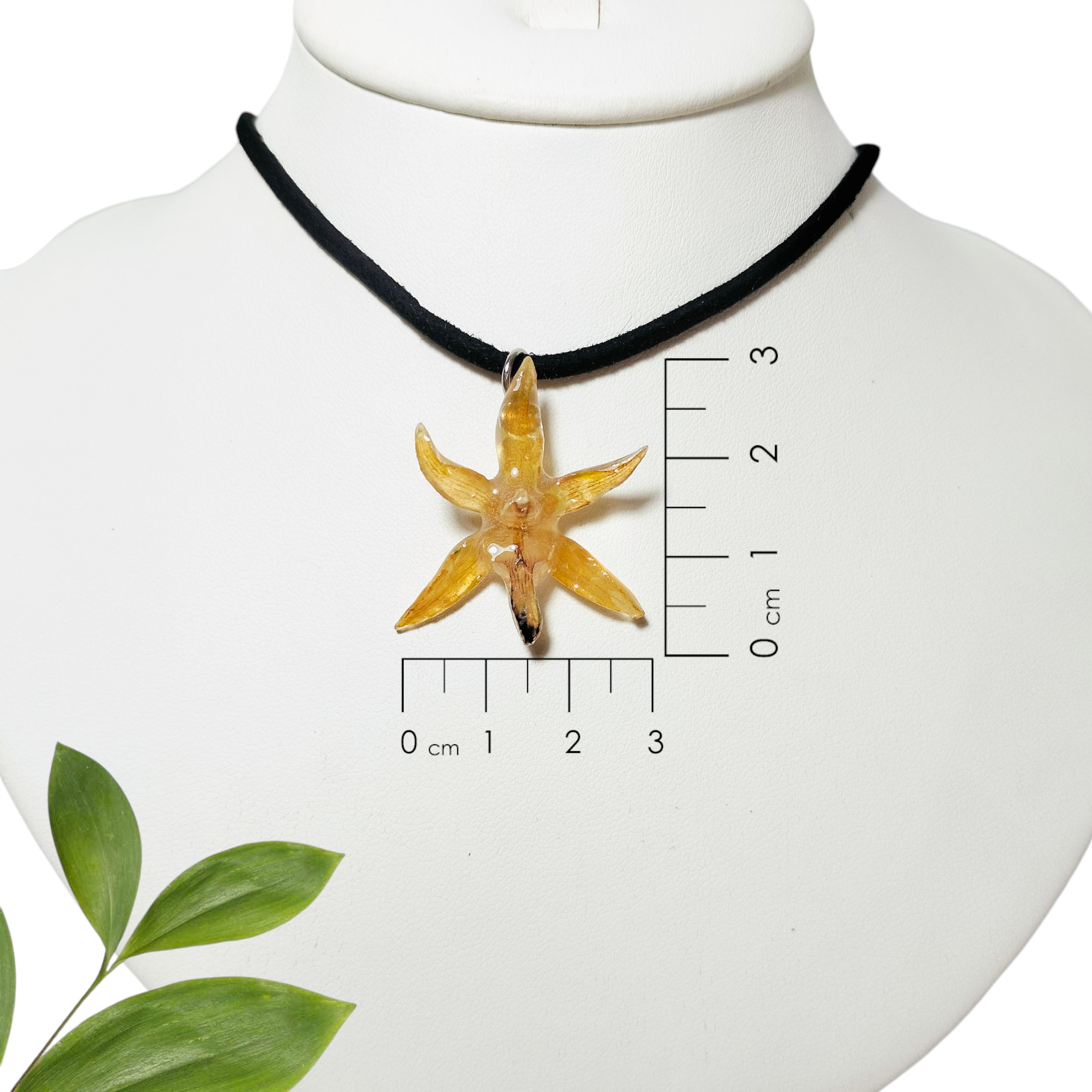 Dije de Orquídea Amarilla