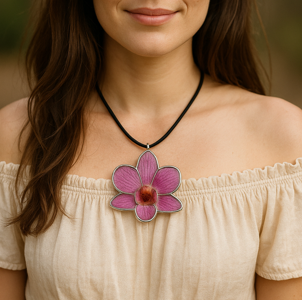 Dije de orquidea rosa