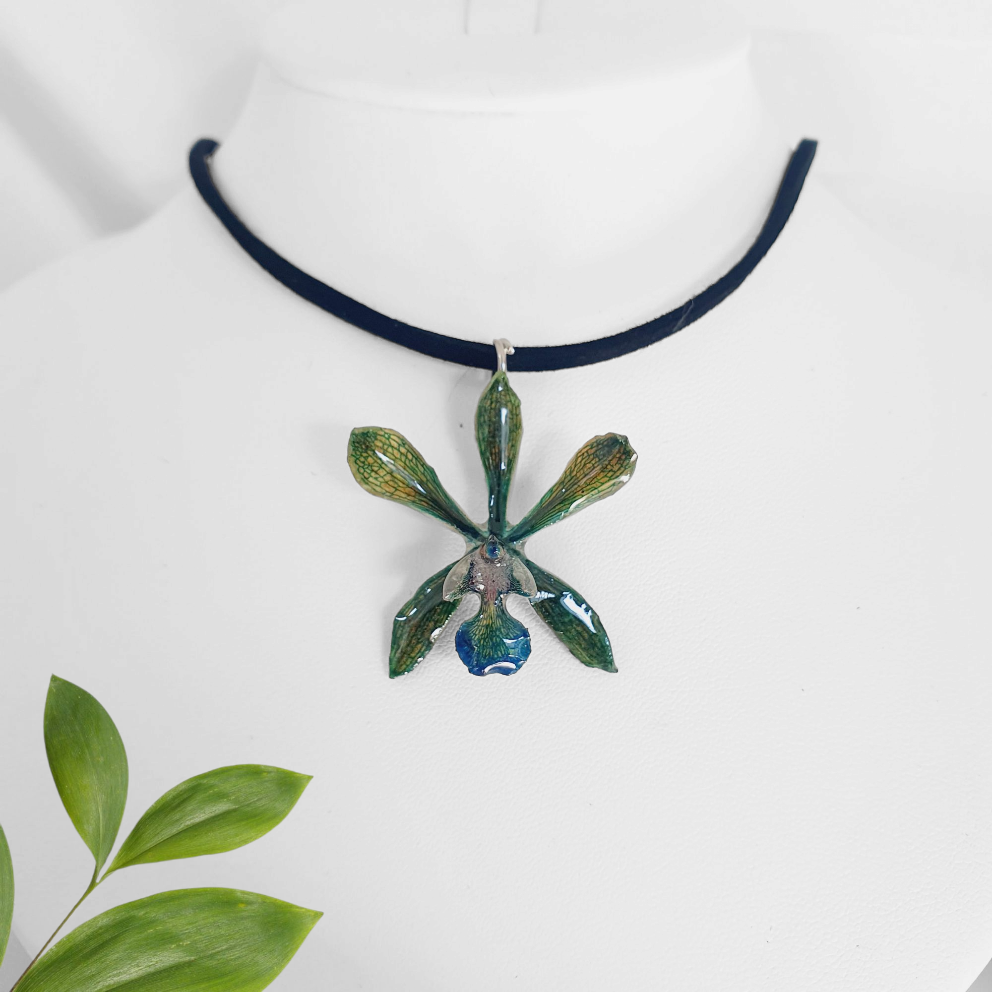 Dije de mini orquídea verde