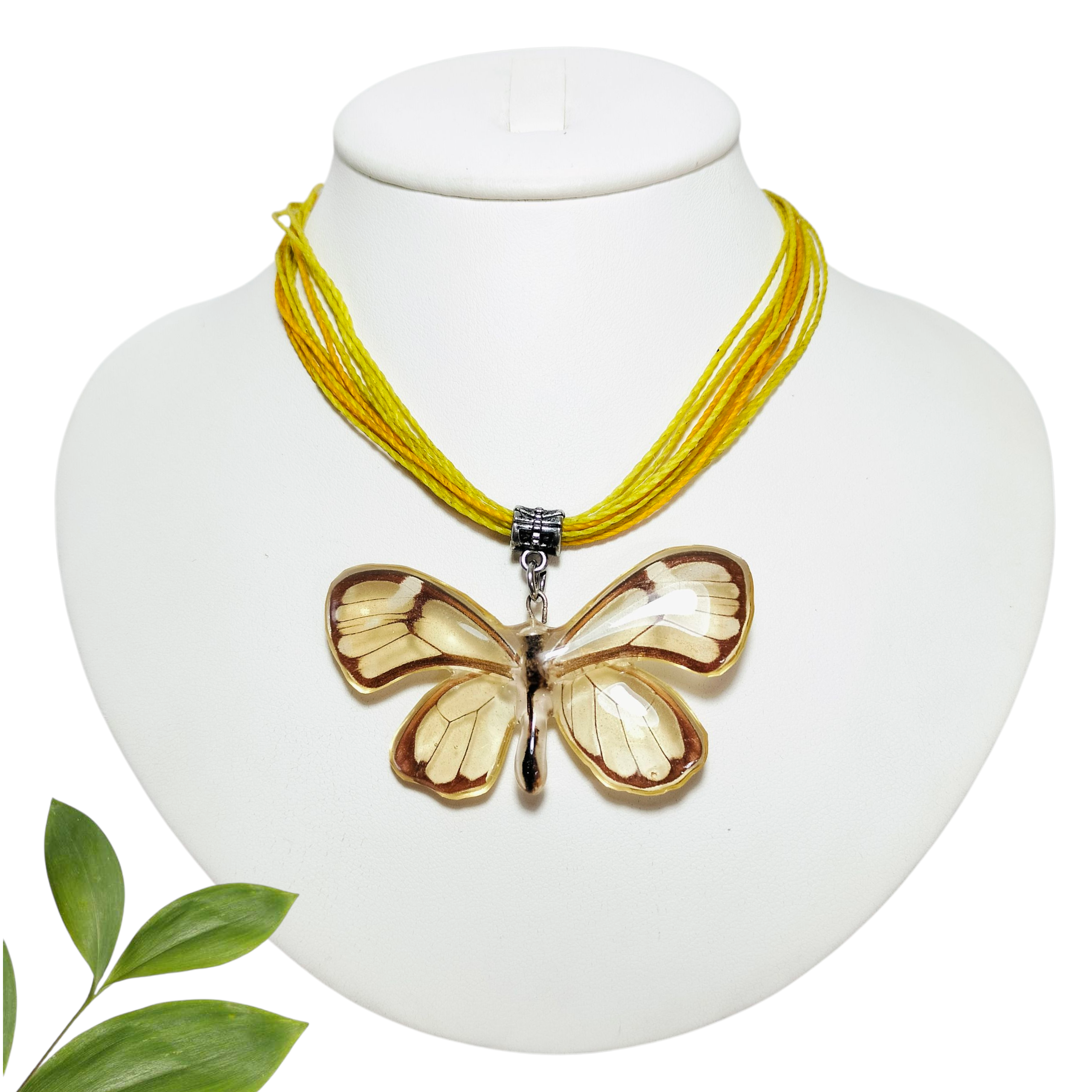 Dije de Mariposa Cristal con Collar Amarillo
