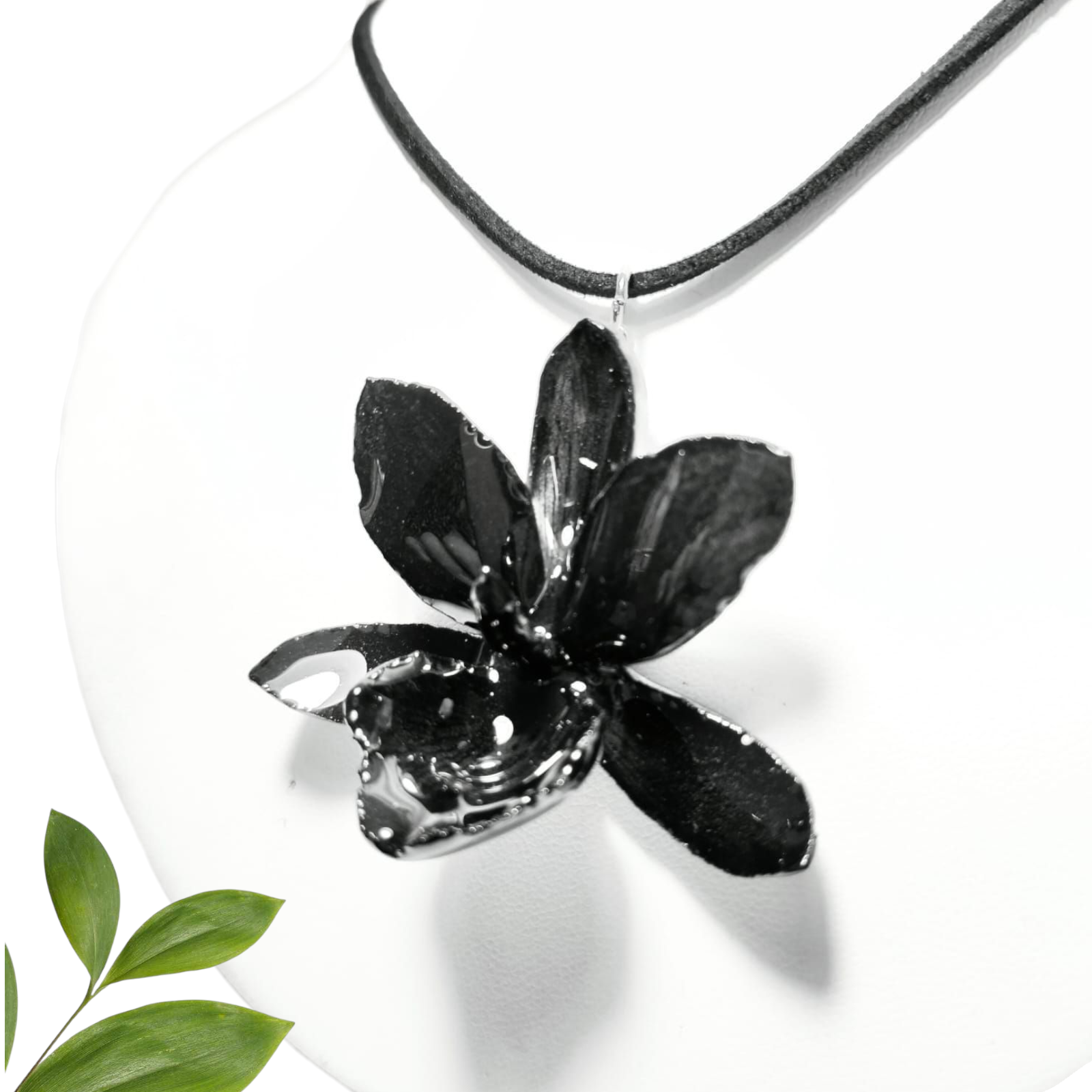 Dije de Orquídea Negra