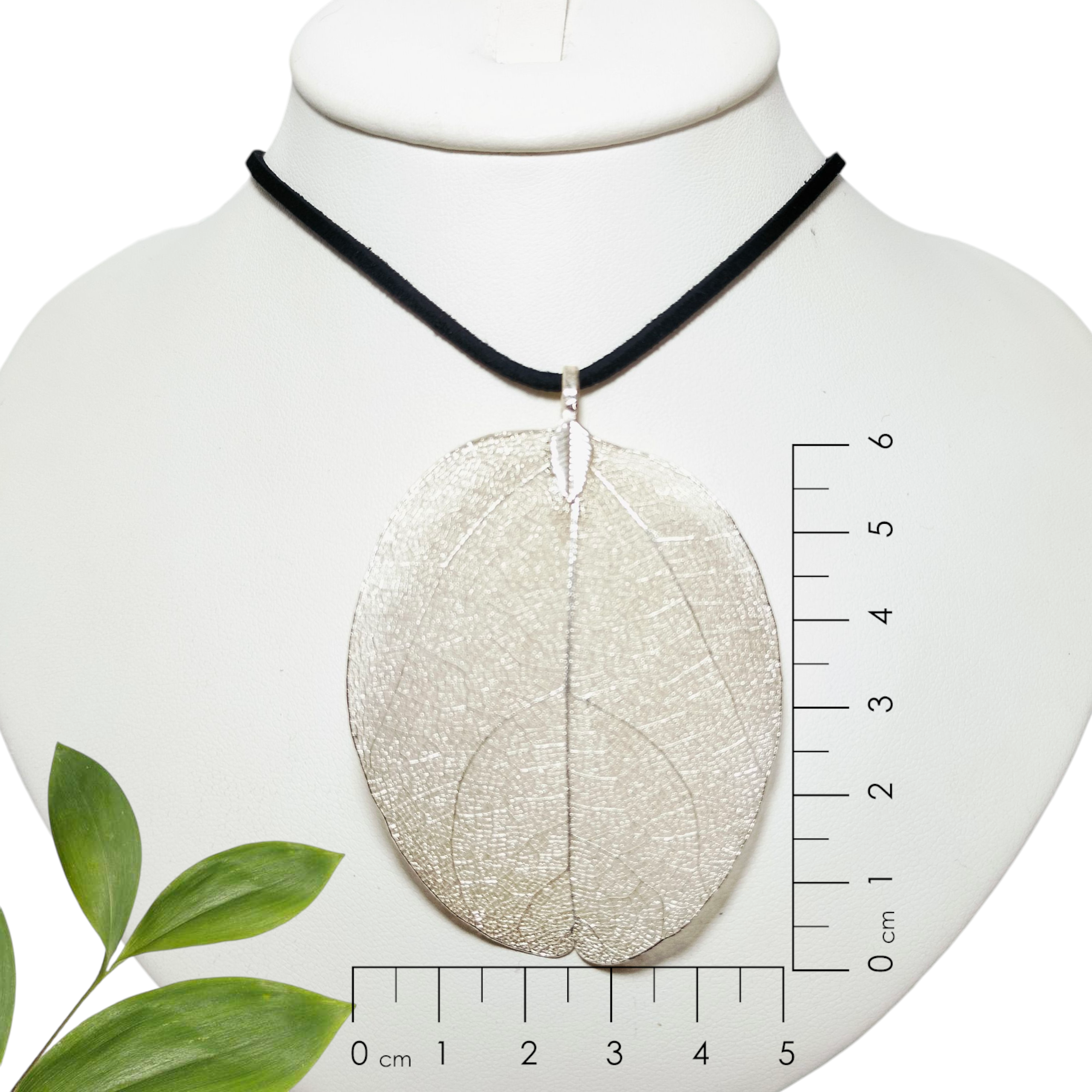Dije de Esqueleto de Hoja Blanco