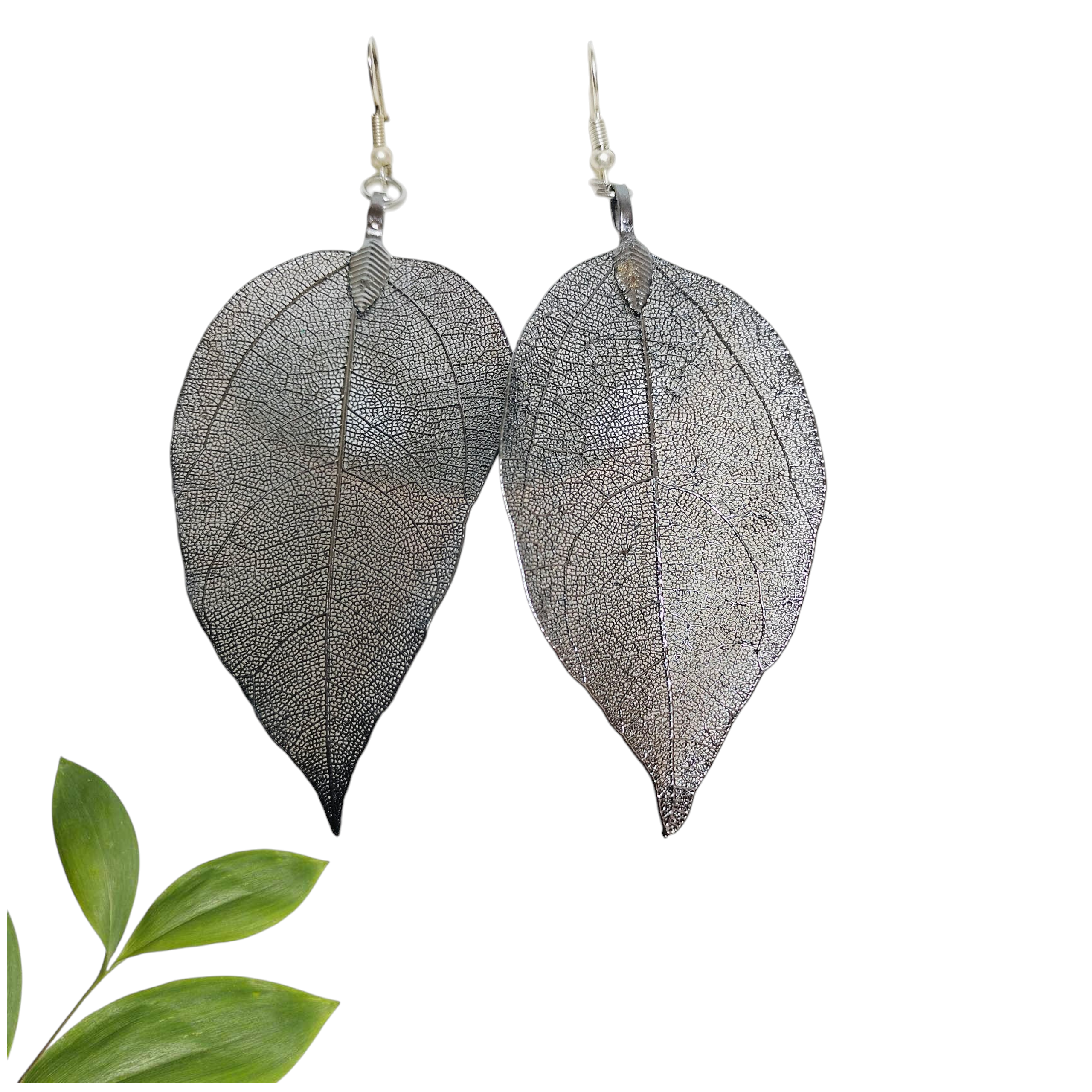 Aretes de Hojas Negras