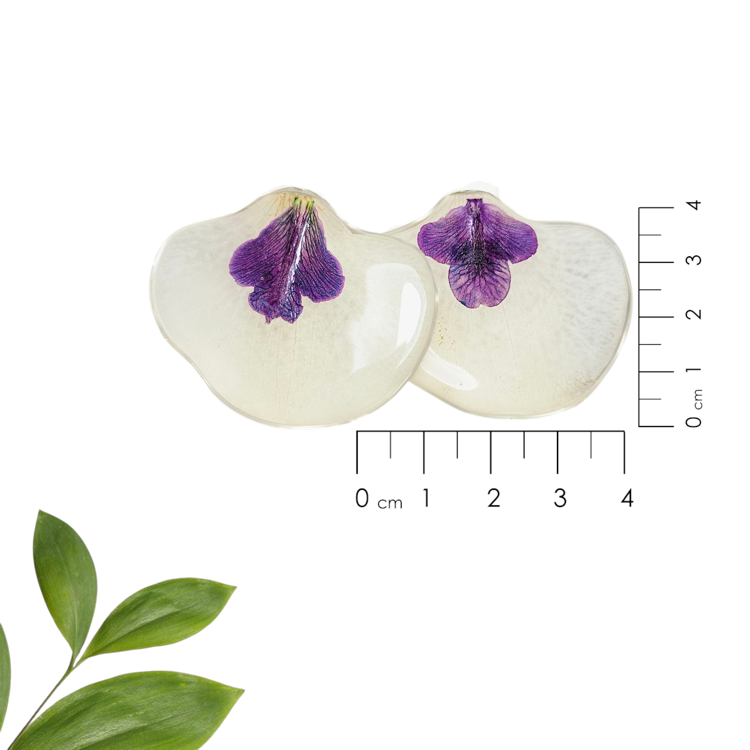 Aretes de Pétalo Blanco con Hortensia Morada