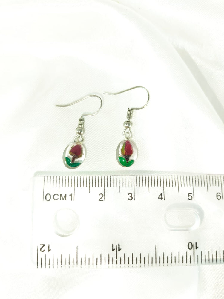 Aretes de mini rosita con base de baño de plata