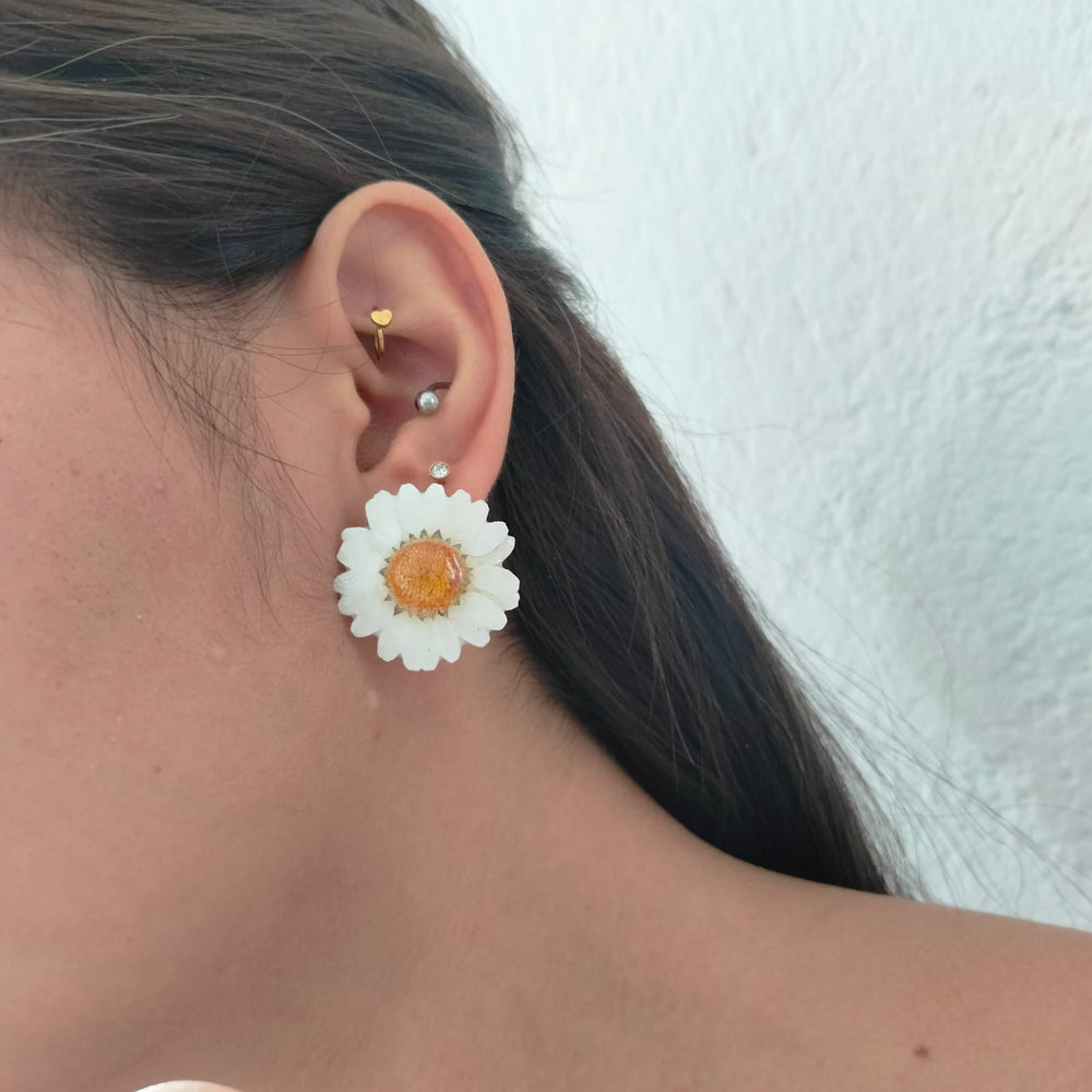 Collar de gamuza y aretes de margarita🌼