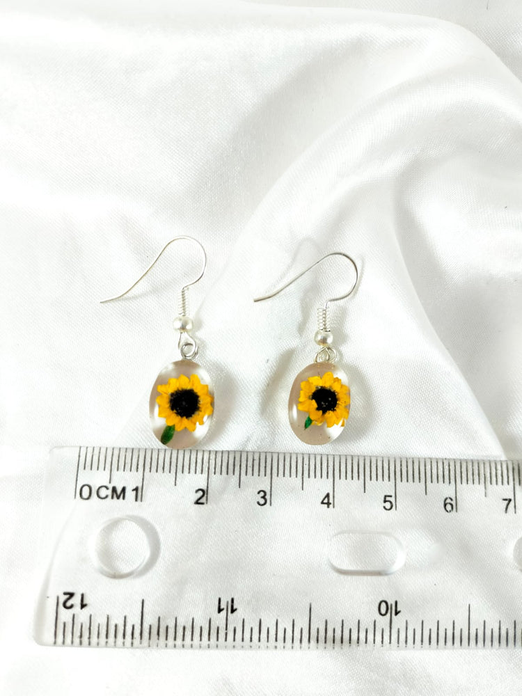 Juego de colibrí de mini girasol con aretes de mini girasoles