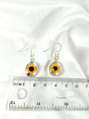 Aretes de mini girasol con base de baño de plata