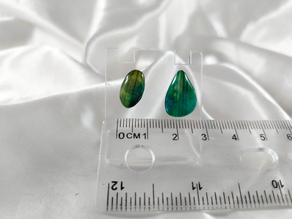 Aretes de pétalos de orquídea verdes