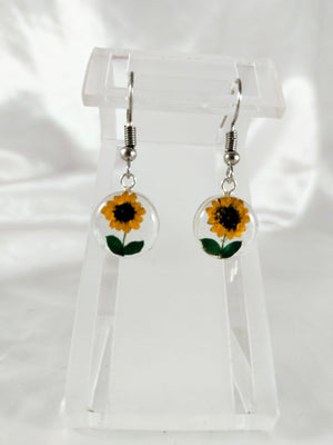 Aretes de mini girasol con base de baño de plata